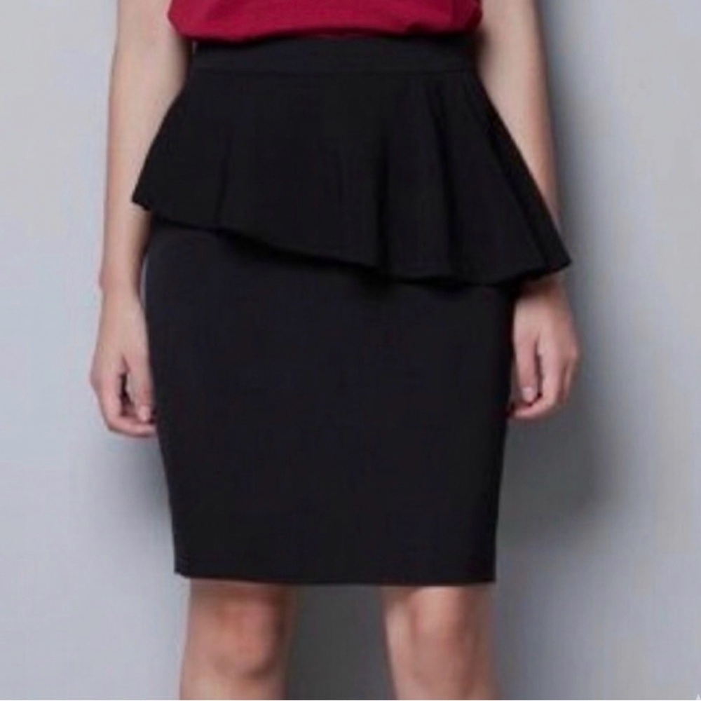 ZARA - women’s black Mini Peplum Asymmetrical pencil jersey Skirt size S